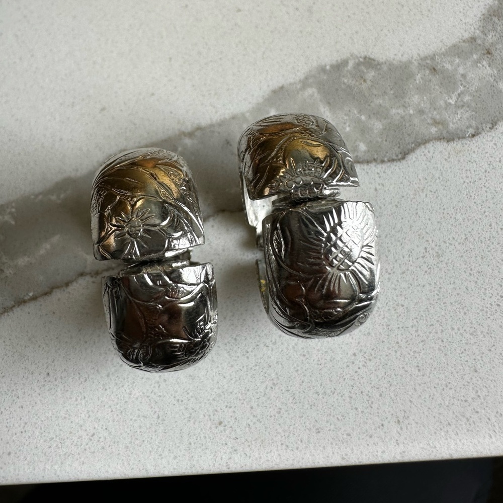 Silver vintage flower floral embossed chunky hoop clip on earrings cuffs‌‌‌‌‌‌‌‌ - Picture 2 of 5